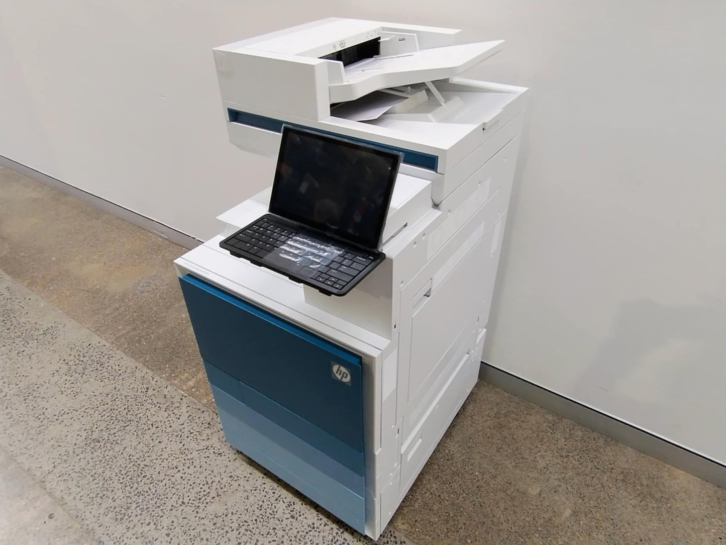 HP Color LaserJet MFP E877